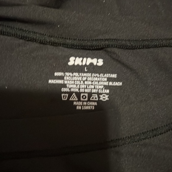 SKIMS Fits Everybody T-shirt - Picture 3 of 4